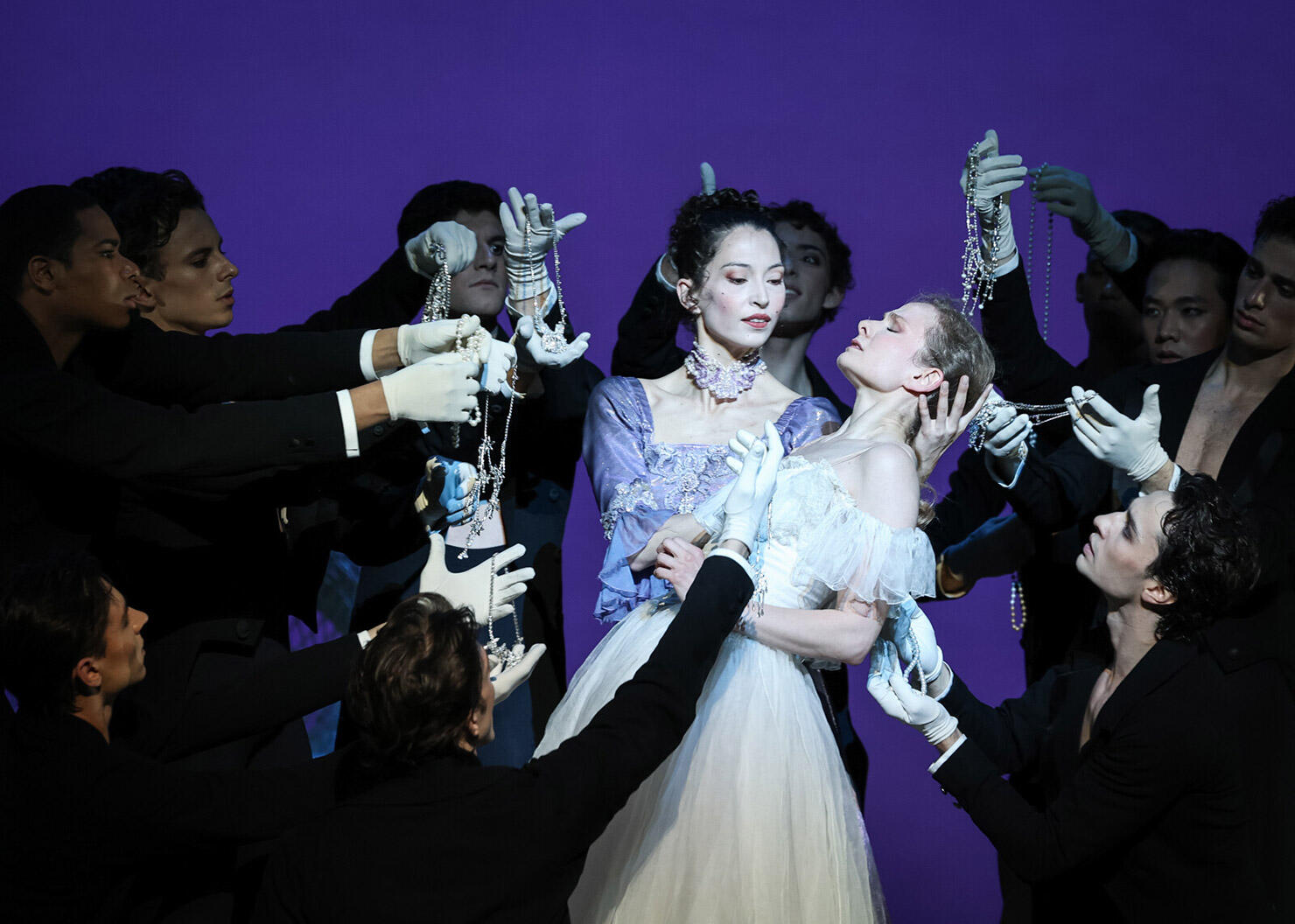 OPB-La-Dame-aux-camélias-Leonore-5-C--Maria-Helena-Buckley.jpg