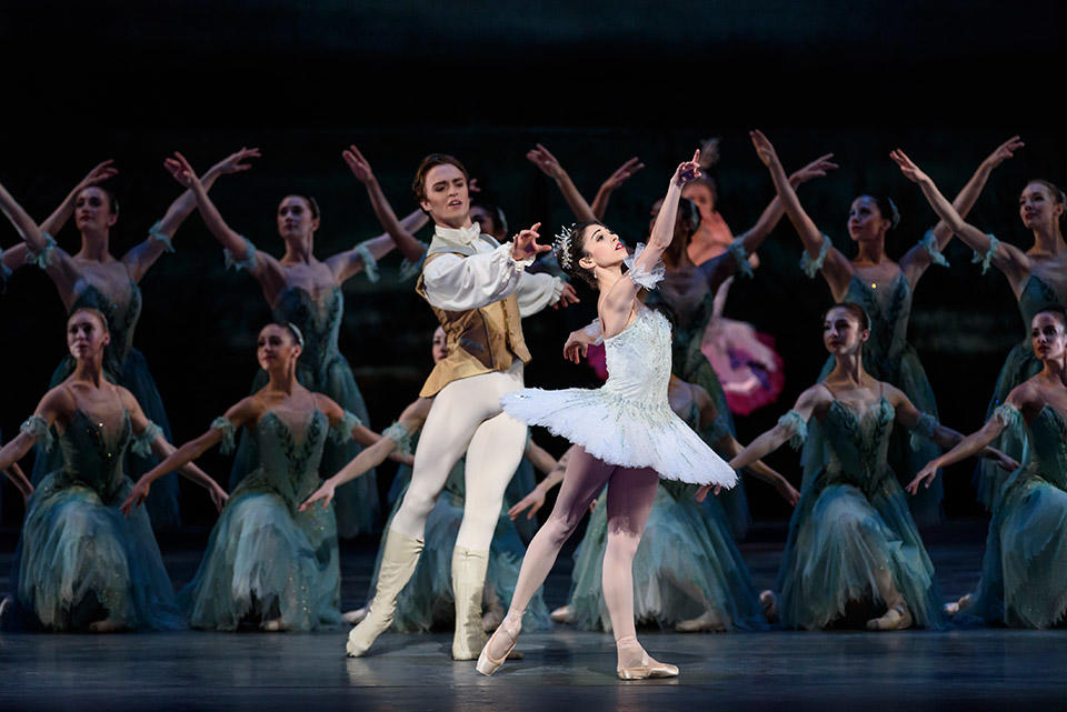 Matthew-Ball-as-Prince-Florimund-and-Yasmine-Naghdi-as-Princess-Aurora-in-The-Sleeping-Beauty-©2017-ROH.-Photograph-by-Bill-Cooper.jpg