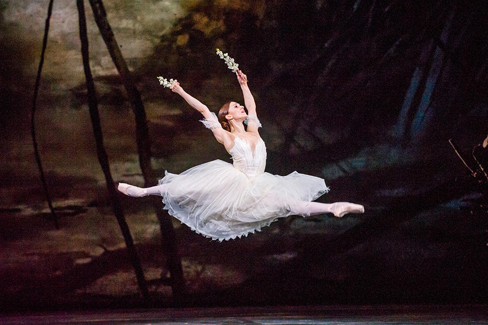 Marianela-Nuñez-as-Giselle-in-Giselle,-The-Royal-Ballet-©2016-ROH.-Photograph-by-Tristram-Kenton.jpg