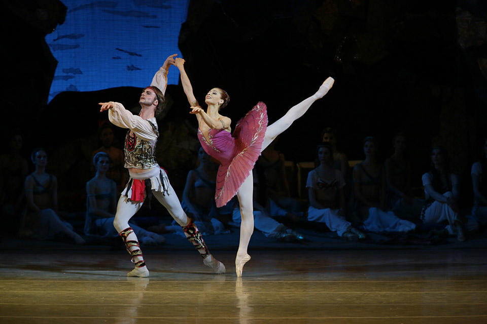 1_Andrei-Ermakov-in-Le-Corsaire-by-Natasha-Razina-©-State-Academic-Mariinsky-Theatre.jpg