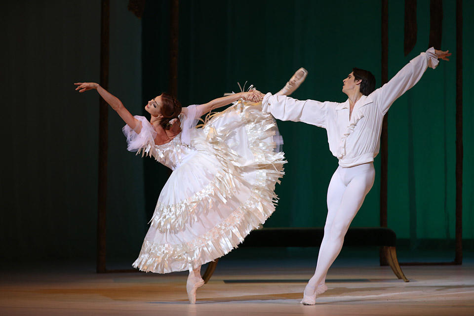 Ekaterina-Kondaurova-_-Xander-Parish-in-Marguerite-and-Armand-by-Natasha-Razina-©-State-Academic-Mariinsky-Theatre-(4).jpg