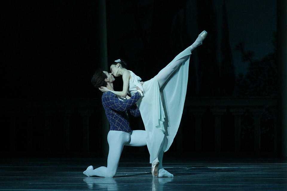 Romeo-and-Juliet-by-Natasha-Razina-©-State-Academic-Mariinsky-Theatre-(3).jpg