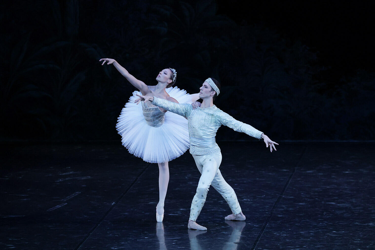 25-0805_Ballet-Supreme-B_La-Bayadère[excerpts]-Stojanov,-Marque_KH3_4113_photo-Kiyonori-Hasegawa.jpg