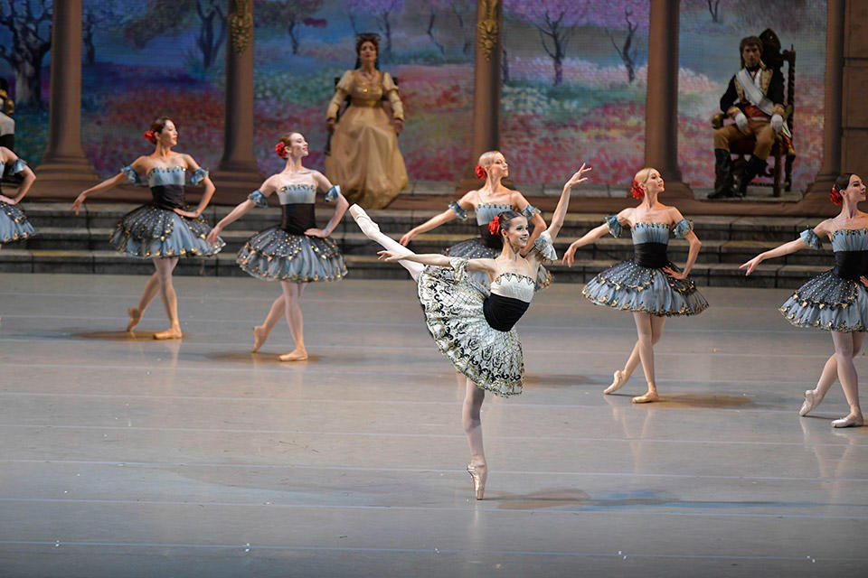 5_Maria-Khoreva-in-Paquita--by-Valentin-Baranovsky-©-State-Academic-Mariinsky-Theatre-(4).jpg