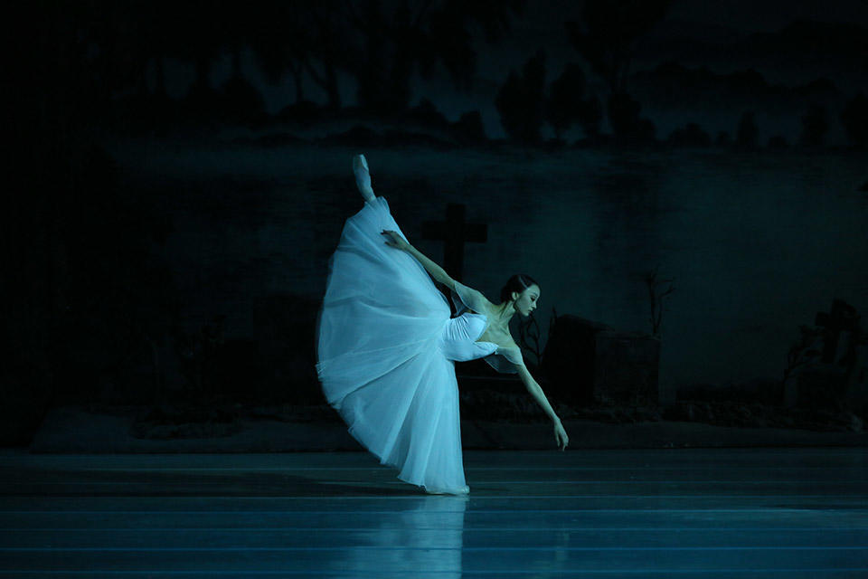 2_Giselle-by-Natasha-Razina-©-State-Academic-Mariinsky-Theatre-(9).jpg