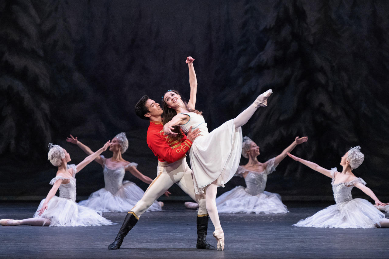 【ROH(1)】：くるみ割り人形 Luca Acri as Hans Peter and Isabella Gasparini as Clara in The Nutcracker, The Royal Ballet ©2021 ROH. Photograph by Foteini Christofilopoulou .jpeg