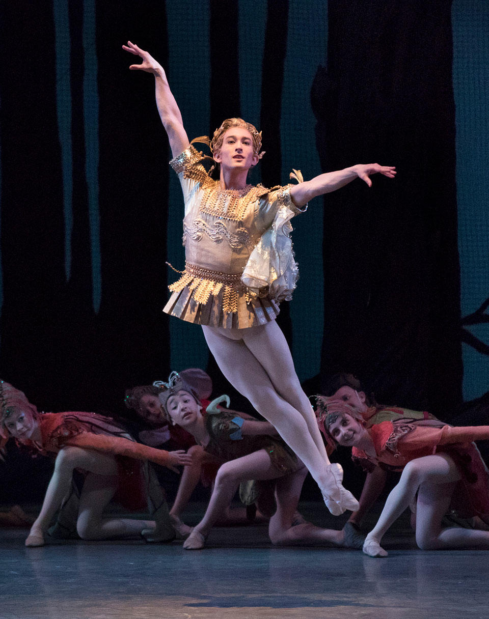 Anthony-Huxley-as-Oberon-in-George-Balanchine's-A-Midsummer-Night's-Dream.-Photo-Credit-Paul-Kolnik.jpg