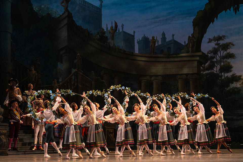 Production-photo-of-The-Sleeping-Beauty,-The-Royal-Ballet-©2023-ROH.-Photographed-by-Andrej-Uspenski-(3).jpg