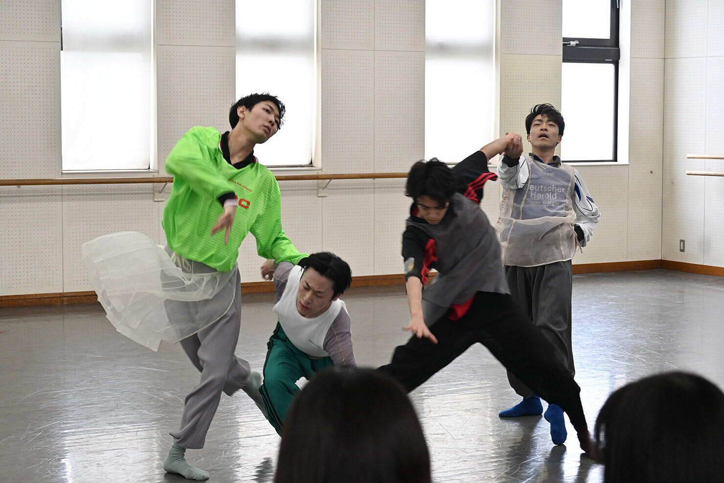 「稽古場と4人のための習作　01特別に」振付＝渡會慶、出演＝大川航矢、近藤悠歩、前田龍生、坂田温朗_3.jpg