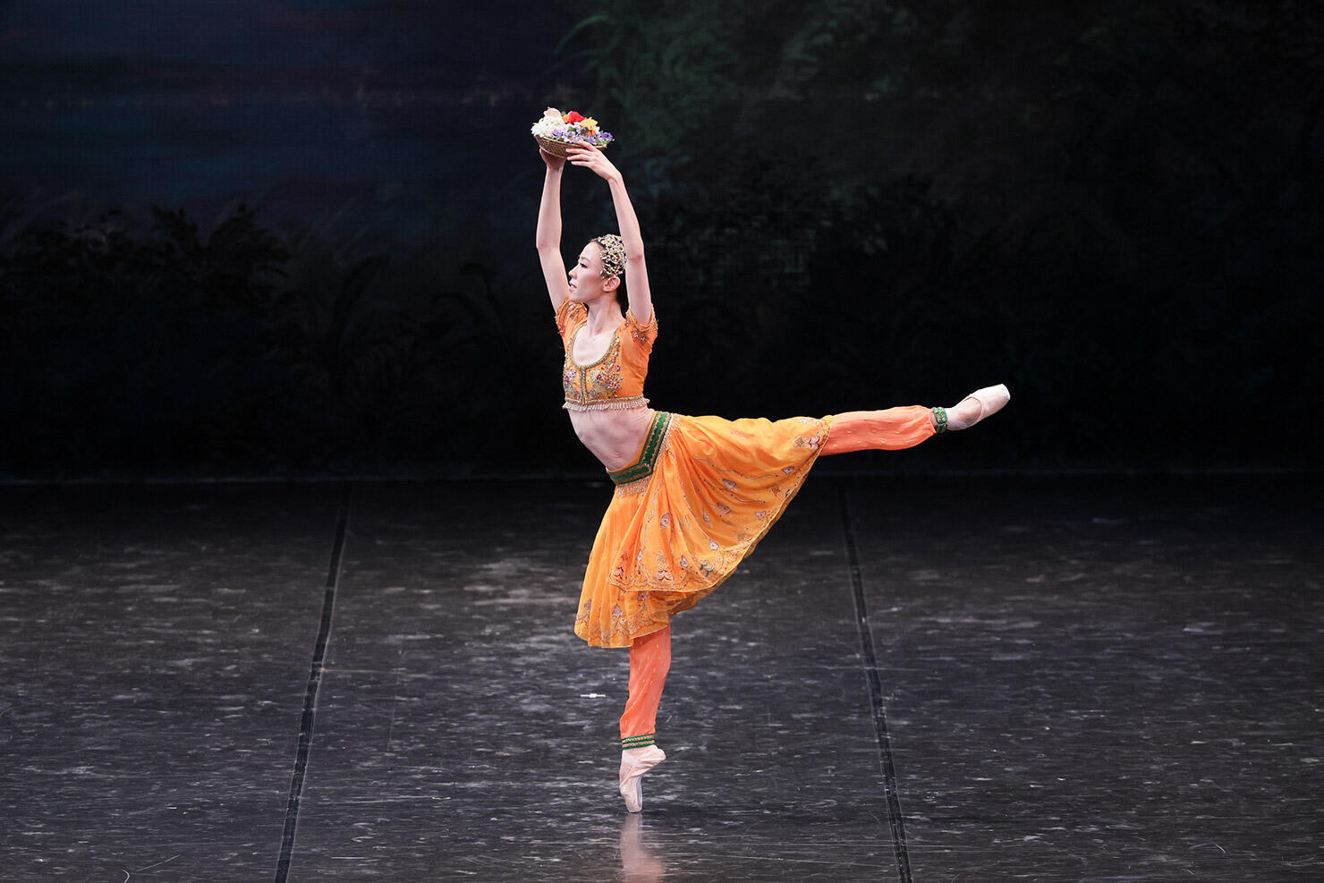 25-0805_Ballet-Supreme-B_La-Bayadère[excerpts]-Park_KH3_4018_photo-Kiyonori-Hasegawa.jpg