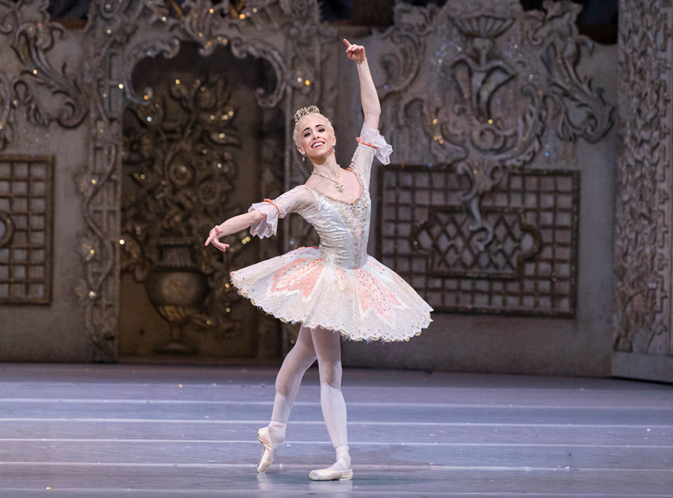 Yasmine-Naghdi-as-the-Sugar-Plum-Fairy-in-The-Nutcracker,-The-Royal-Ballet-©2021-ROH.-Photograph-by-Foteini-Christofilopoulou-(1).jpg