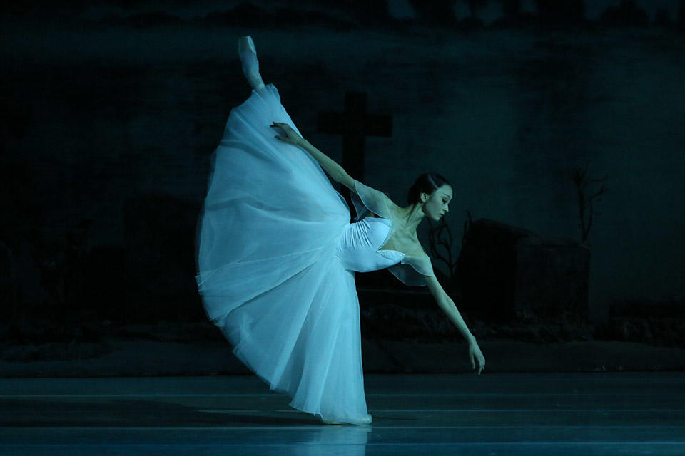 Giselle-by-Natasha-Razina-©-State-Academic-Mariinsky-Theatre-(9).jpg