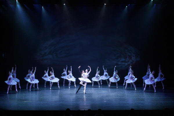 Ballet Spitz 「バレエアーベント」 「ファンタジー」」 (C)エー・アイ 撮影：塩谷武