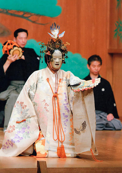 『羽衣』(C) Kanze Noh Theatre