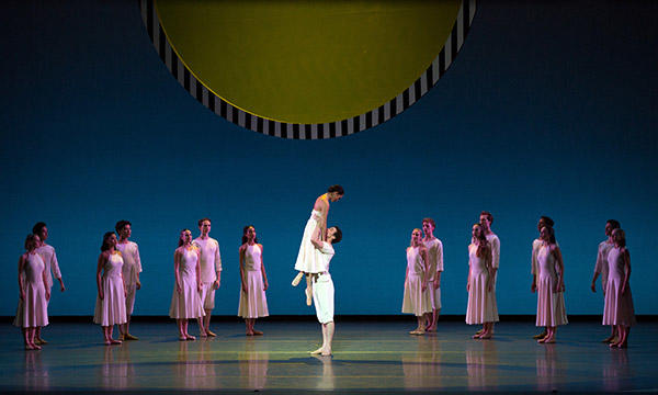 『ダフニスとクロエ』 Stella Abrera and Cory Stearns in Daphnis and Chloe. Photo: Rosalie O'Connor.