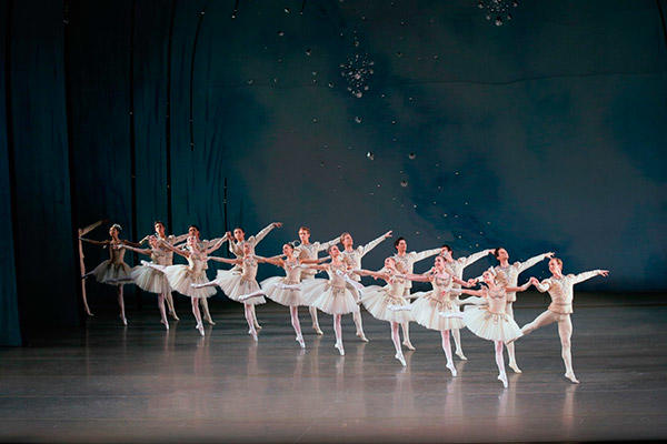 George Balanchine's Jewels. Photo (C) Paul Kolnik