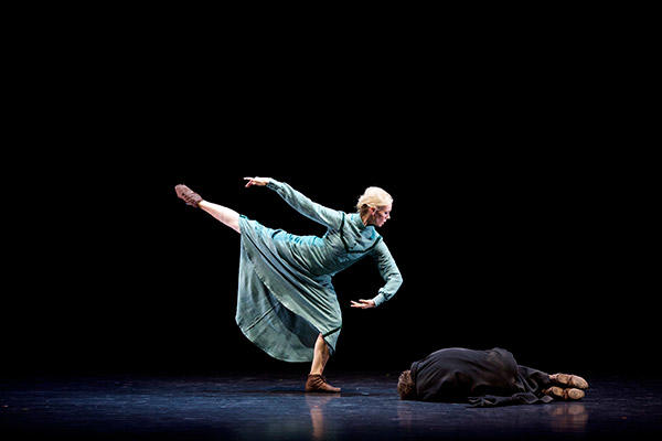 Eve Mutso and Jamiel Laurence perform The Hunchback In The Park in Christopher Bruce's Ten Poems    Photo by Andy Ross