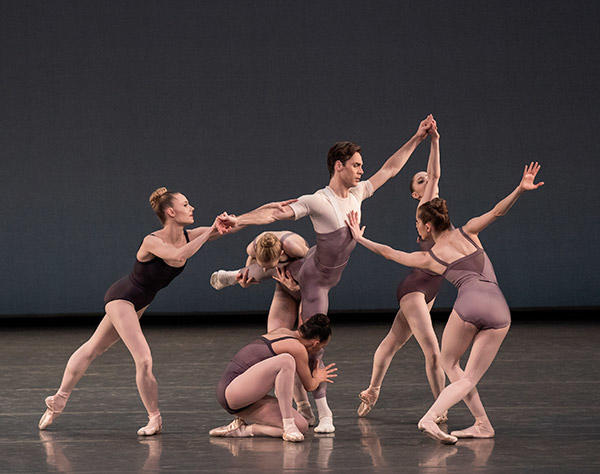 Gonzalo Garcia and Company in Justin Peck's The Decalogue.　Photo (C) Paul Kolnik