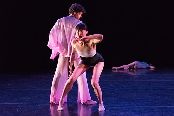 Armitage Gone Dace, "Walls"　Dancers: Ahmaud Culver (L), Megumi Eda (R) Photo: Peter Speliopoulos