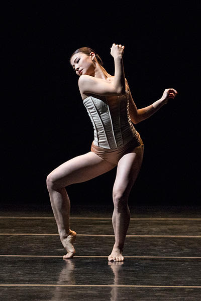 Ayaha Tsunaki in Stijn Celis's Vertigo Maze at The Joyce Theater. Photo © Yi-Chun Wu