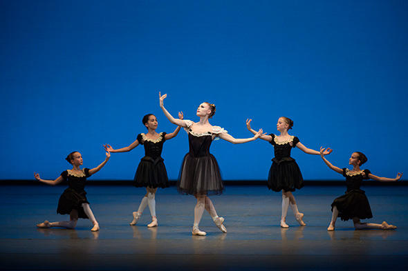 Sara Mearns in George Balanchine's Mozartiana　Photo by Paul Kolnik