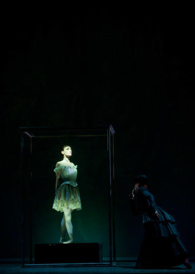『ドガの踊り子』クレール＝マリ・オスタ (C) Julien Benhamou/Opéra national de Paris