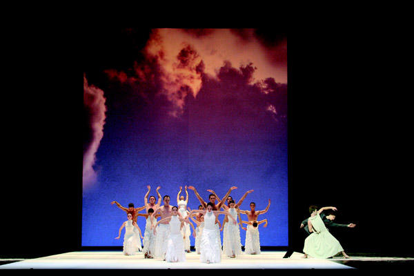 ハンブルク・バレエ団『パルジファル』 (C)Holder Badekow/Opéra national de Paris