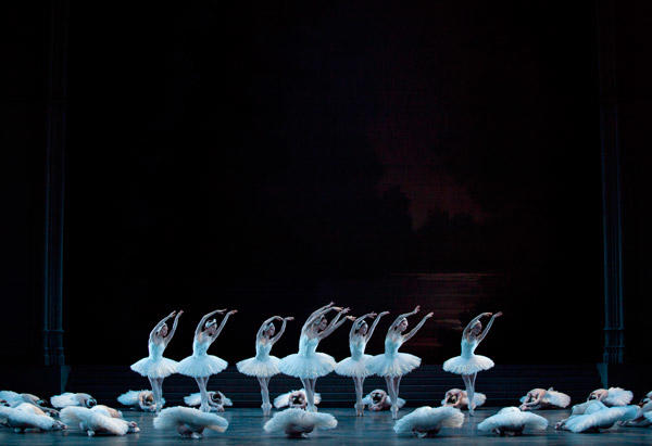 パリ・オペラ座バレエ団『白鳥の湖』 (C)Anne Deniau/Opéra national de Paris　