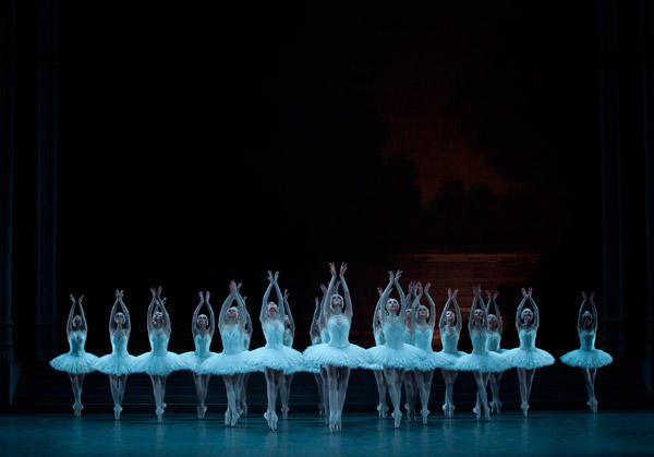 パリ・オペラ座バレエ団『白鳥の湖』 (C)Anne Deniau/Opéra national de Paris　