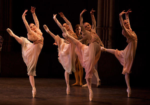 パリ・オペラ座バレエ団『白鳥の湖』 (C)Anne Deniau/Opéra national de Paris