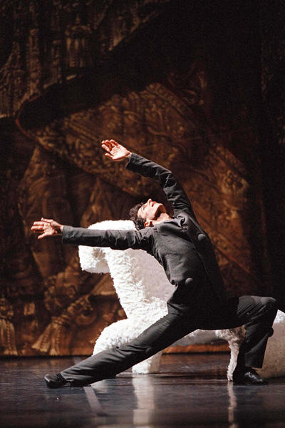 マッツ・エックの「アパルトマン」 Photo Icare / Opéra national de Paris