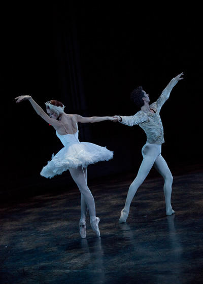 『白鳥の湖』ウリヤナ・ロパートキナと Photo Annne Deniau/Opéra national de Paris