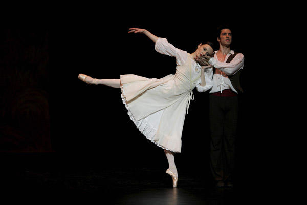 「アルルの女」ジェレミー・ベランガールと Photo Sébastien Mathé / Opéra national de Paris