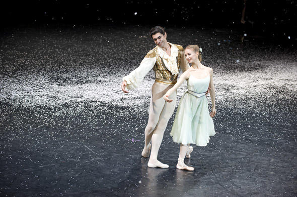 「くるみ割り人形」 photo / Julien Benhamou: Opéra national de Paris