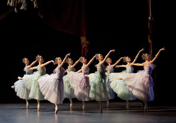 『泉』 (C)Anne Deniau/Opéra national de Paris 