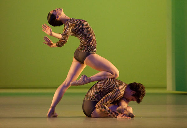 「感覚の解剖学」ジョジュア・オファルトと Photo Anne Deniau/Opéra national de Paris