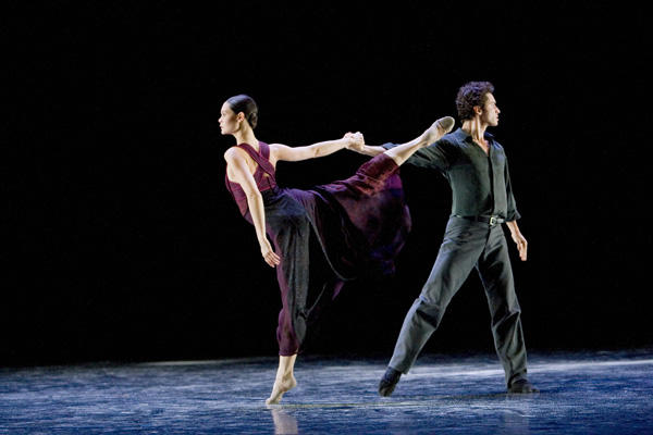 「ホワイト・ダークネス」ジェレミー・ベランガールと Photo Agathe Poupeney / Opéra national de Paris