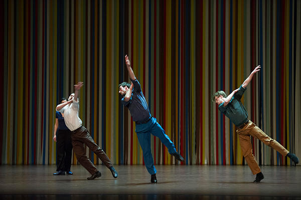 「Les Applaudissement ne se mangent pas」 photo Laurent Philippe/ Opéra national de Paris