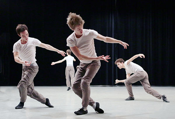 パリ・オペラ座バレエ学校ガラ　2013年「今から」のリハーサル写真 photo　Francette Levieux/ Opéra national de Paris