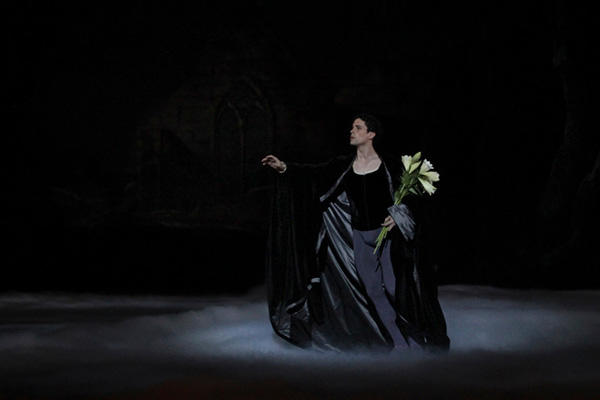 パリ・オペラ座バレエ団『ジゼル』ステファン・ブリヨン (C) Opéra national de Paris / Svetlana Loboff