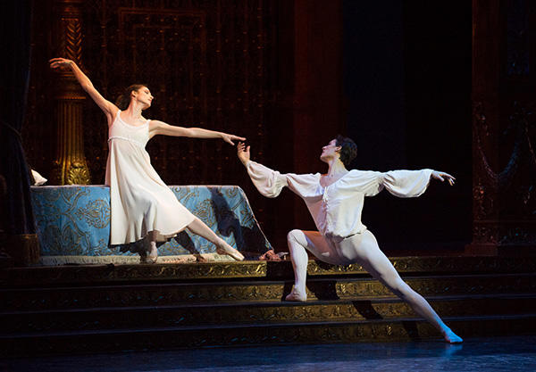 『ロミオとジュリエット』ユーゴ・マルシャンと　photos Julien Benhamou / Opéra national de Paris