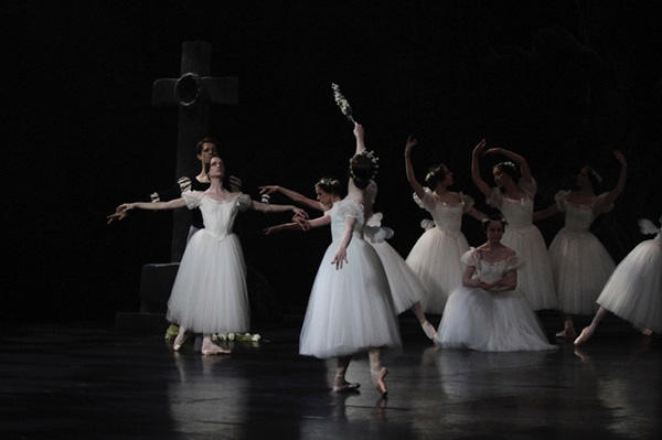 『ジゼル』マチュー・ガニオと　photos Svetlana Loboff / Opéra national de Paris 