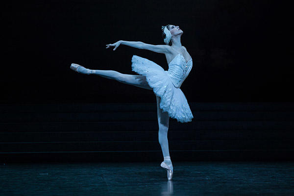 『白鳥の湖』photos Ann Ray/ Opéra national de Paris