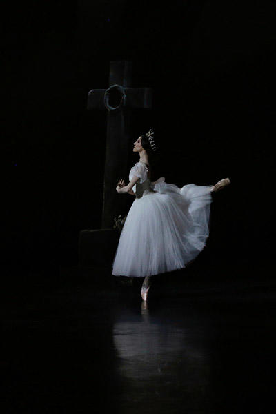 『ジゼル』ミルタ　photo Svetralna Loboff/ Opéra national de Paris