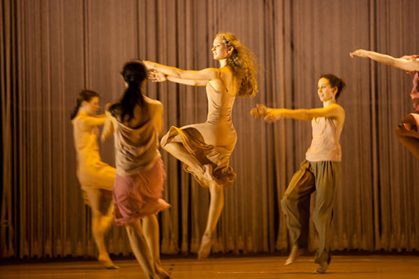 『レイン』 photo Agathe Poupeney/ Opéra national de Paris