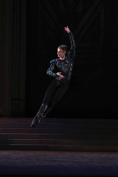 『白鳥の湖』 photo Svetlana Loboff/ Opéra national de Paris