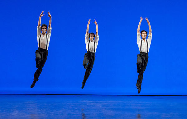 2015年学校公演『オーニス』（中央） photo David Eloper/ Opéra national de Paris