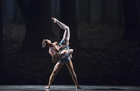 『フォーン』photo Julien Benhamou/ Opéra national de Paris