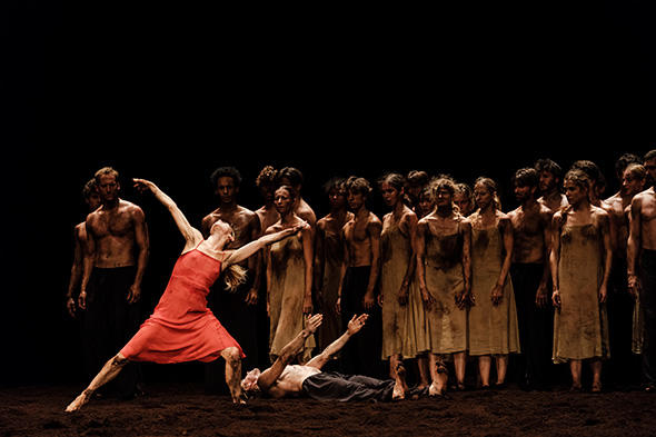 「春の祭典」エレオノーラ・アバニャート　(C) Opéra national de Paris/ Agathe Poupeney