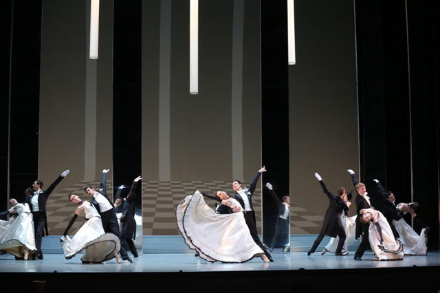 ウィーン国立バレエ団『こうもり』　photo:Kiyonori Hasegawa